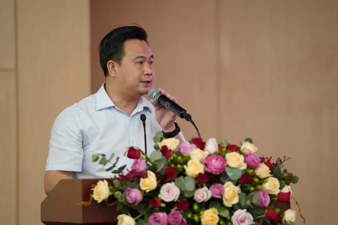 集团副总裁营管中心总经理邓勇在会上发表讲话图片