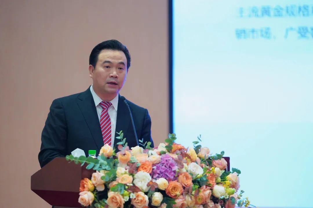 新明珠集团副总裁、营销管理中心总经理邓勇发言图